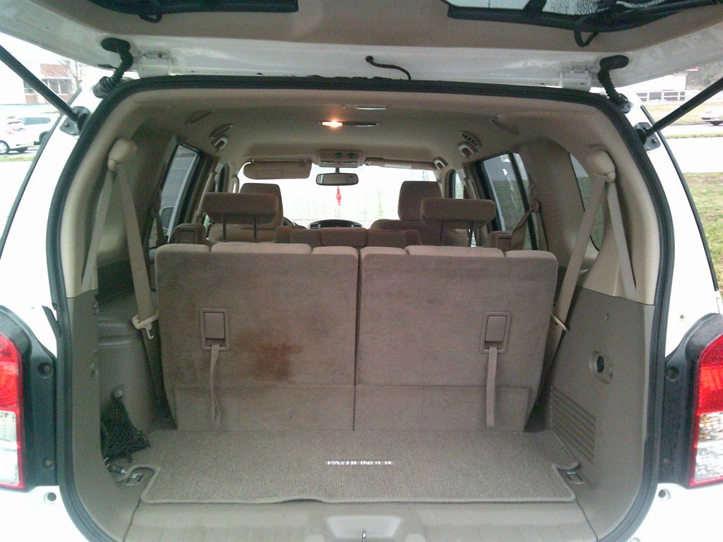 2010 Nissan Pathfinder SE photo