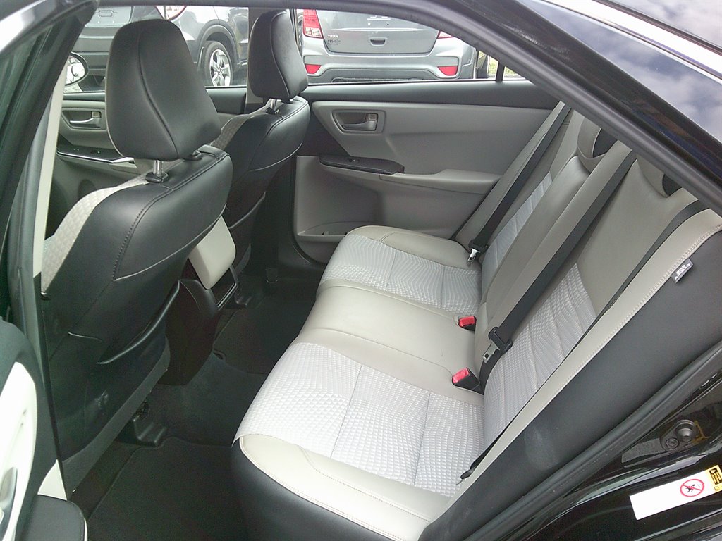 2015 Toyota Camry SE photo