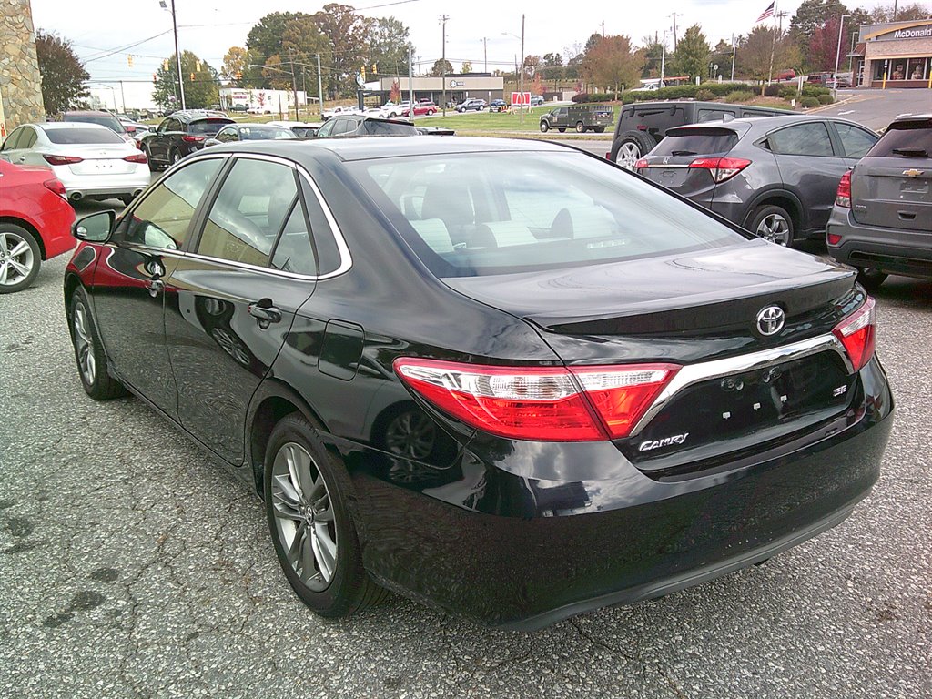 2015 Toyota Camry SE photo