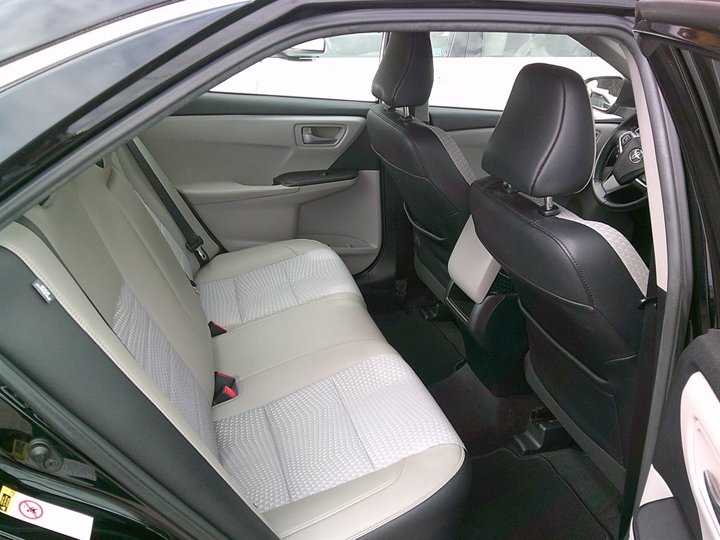 2015 Toyota Camry SE photo