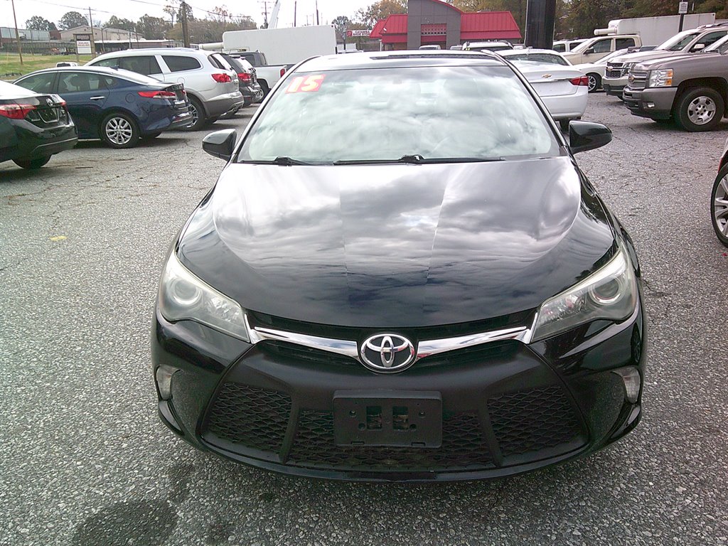 2015 Toyota Camry SE photo