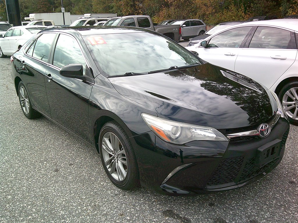 2015 Toyota Camry SE photo