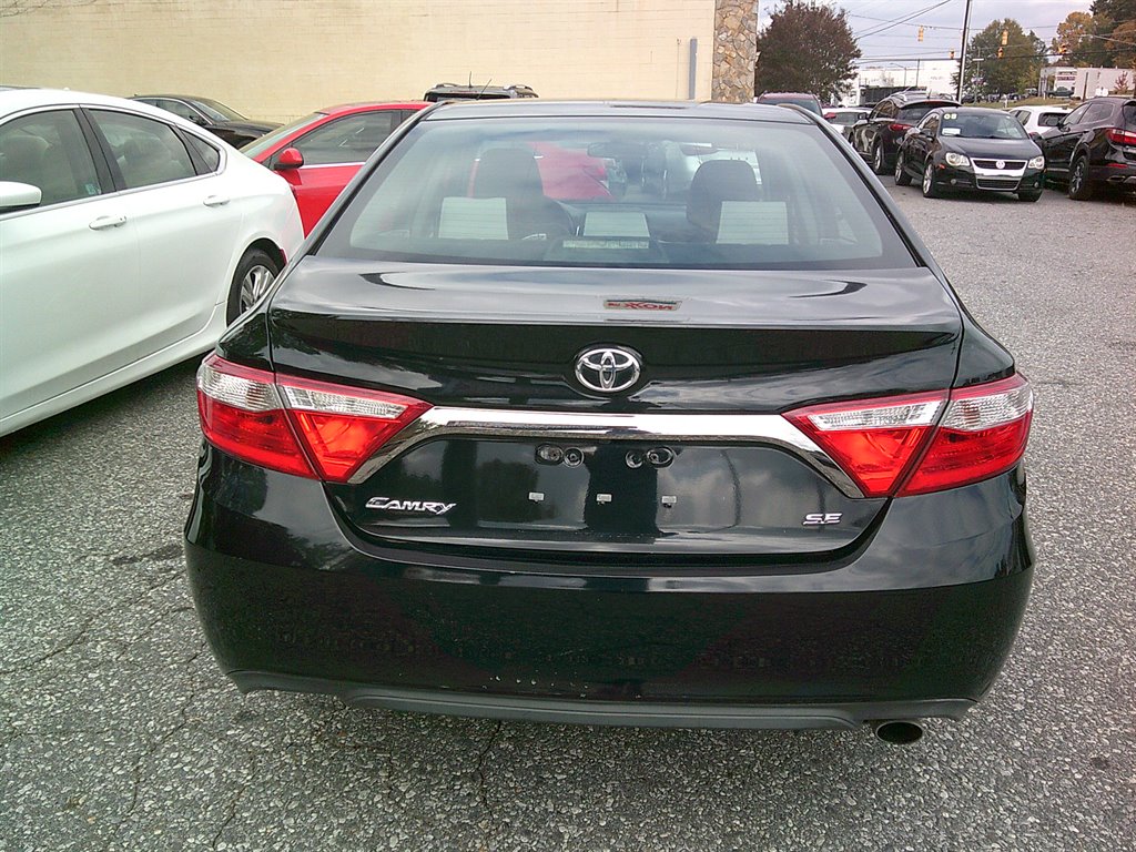 2015 Toyota Camry SE photo