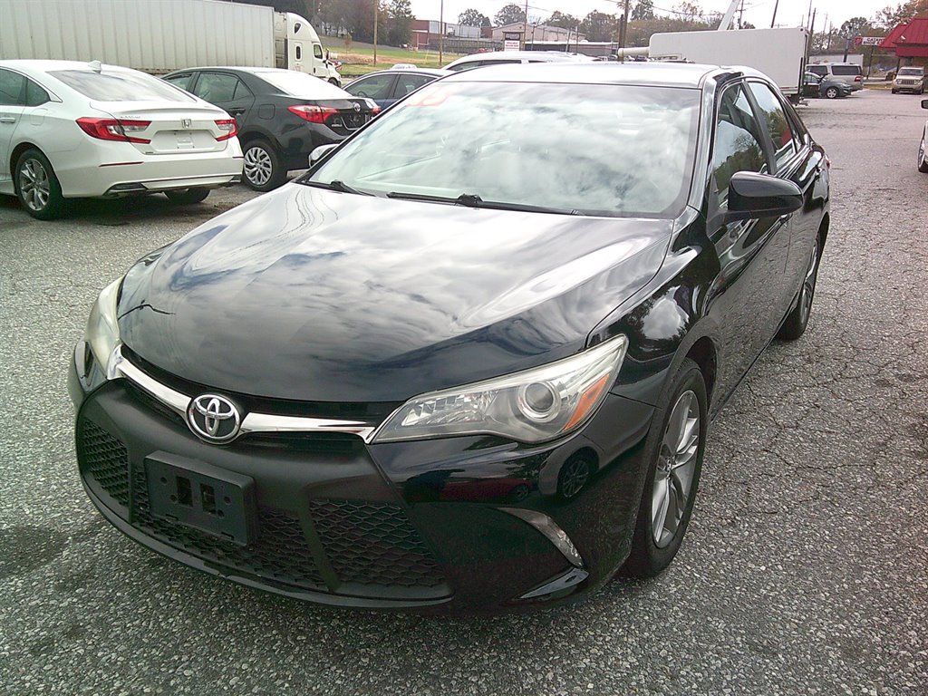 2015 Toyota Camry SE photo