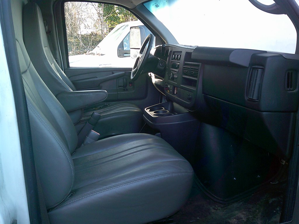 2014 Chevrolet Express 4500 4500 photo