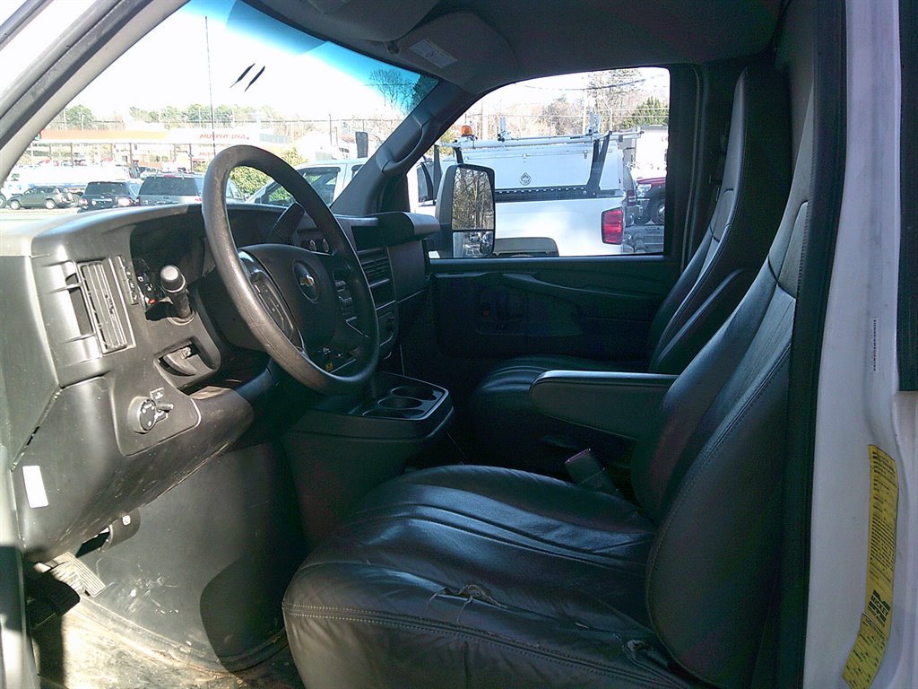 2014 Chevrolet Express 4500 4500 photo