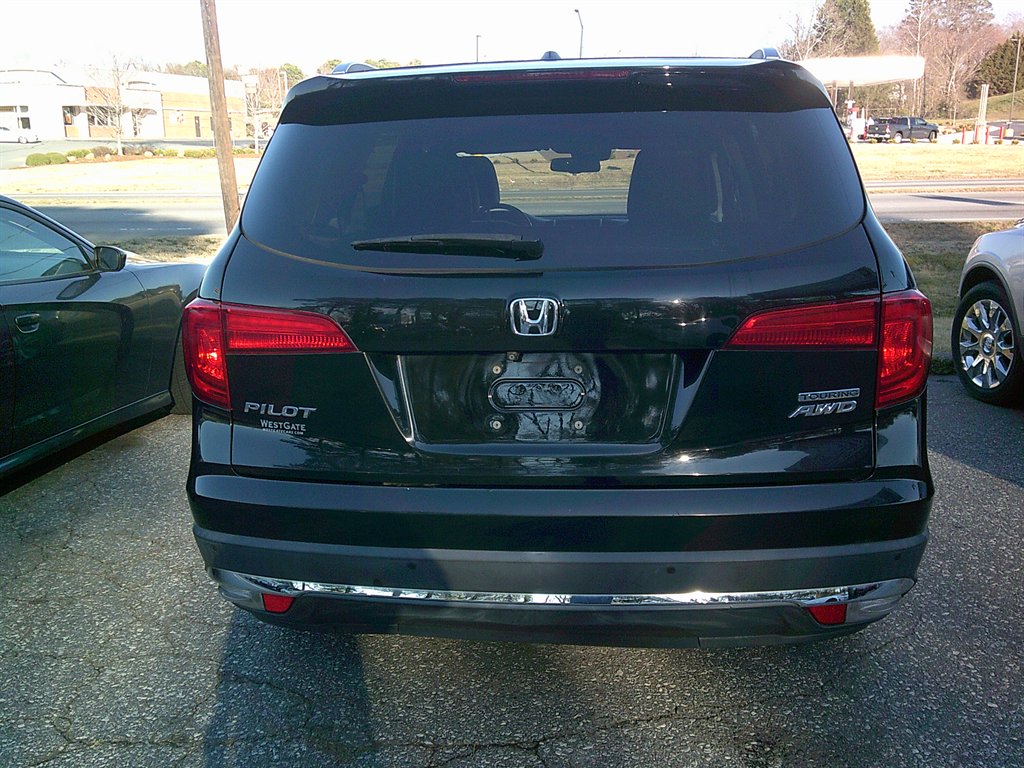 2017 Honda Pilot Touring photo