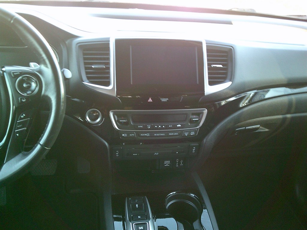 2017 Honda Pilot Touring photo