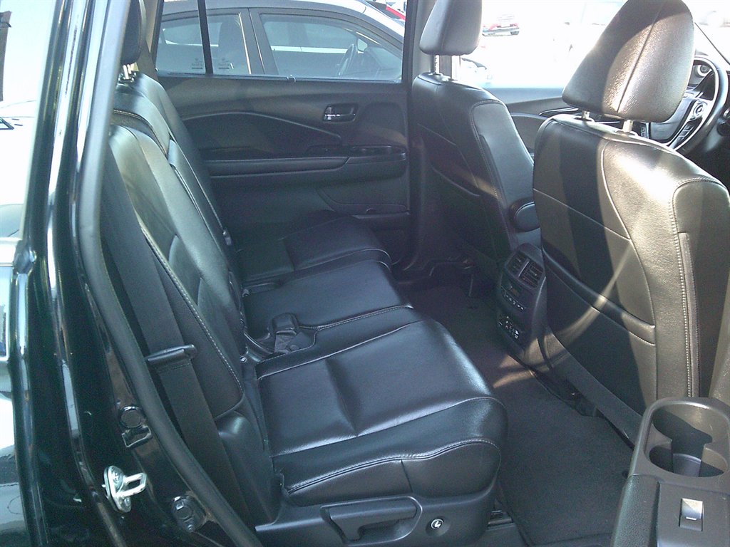2017 Honda Pilot Touring photo
