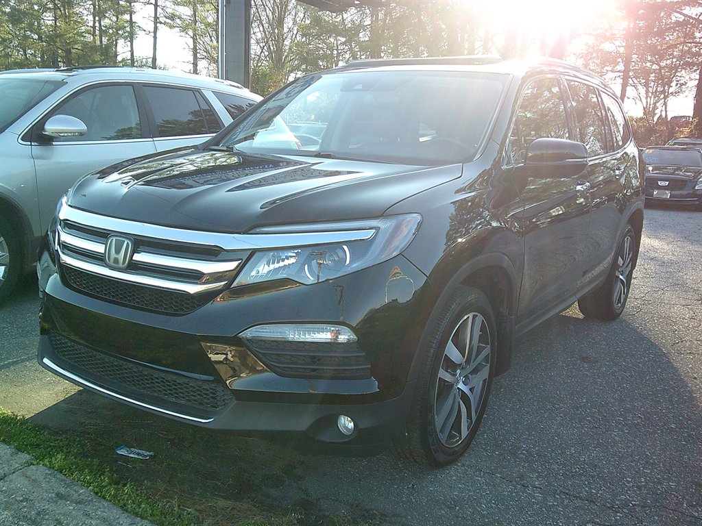 2017 Honda Pilot Touring photo
