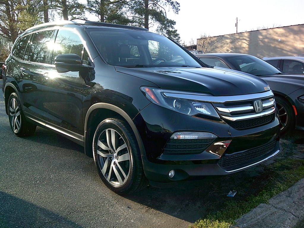 2017 Honda Pilot Touring photo