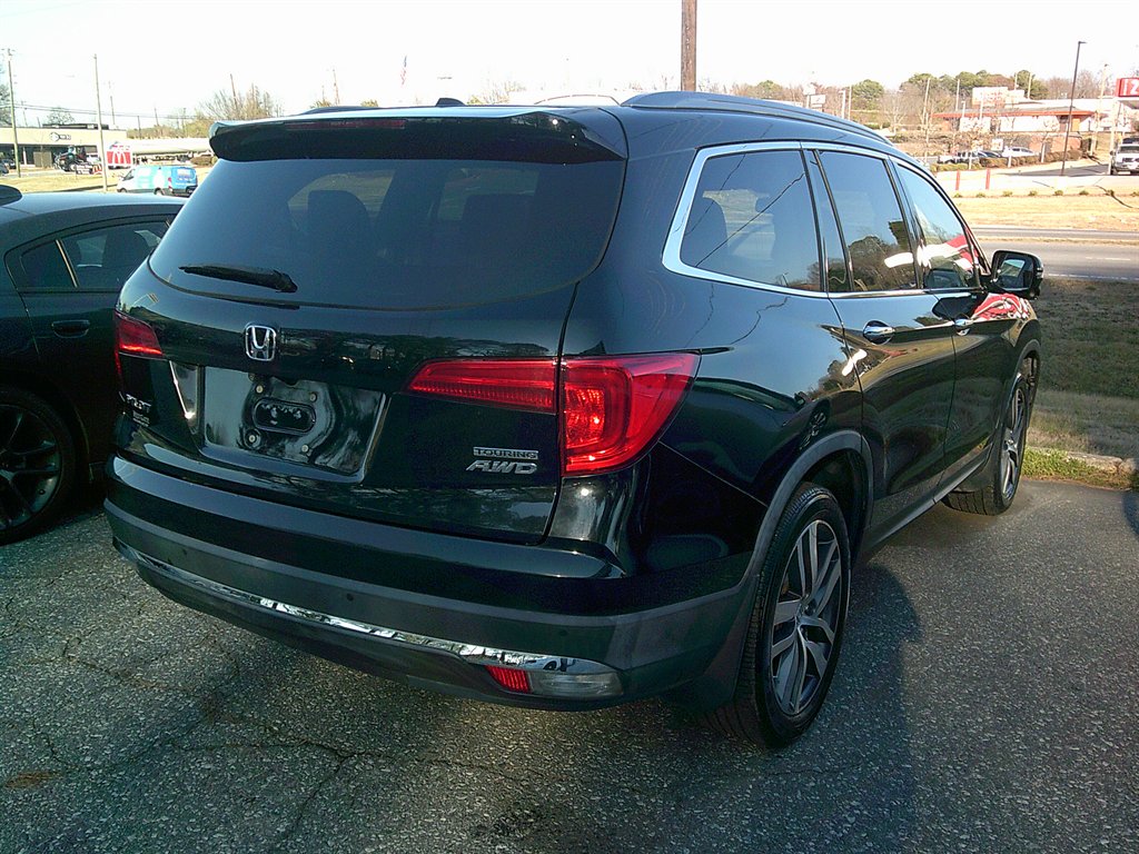 2017 Honda Pilot Touring photo