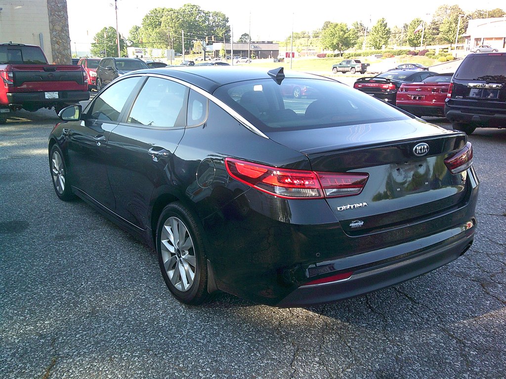 2018 Kia Optima S photo
