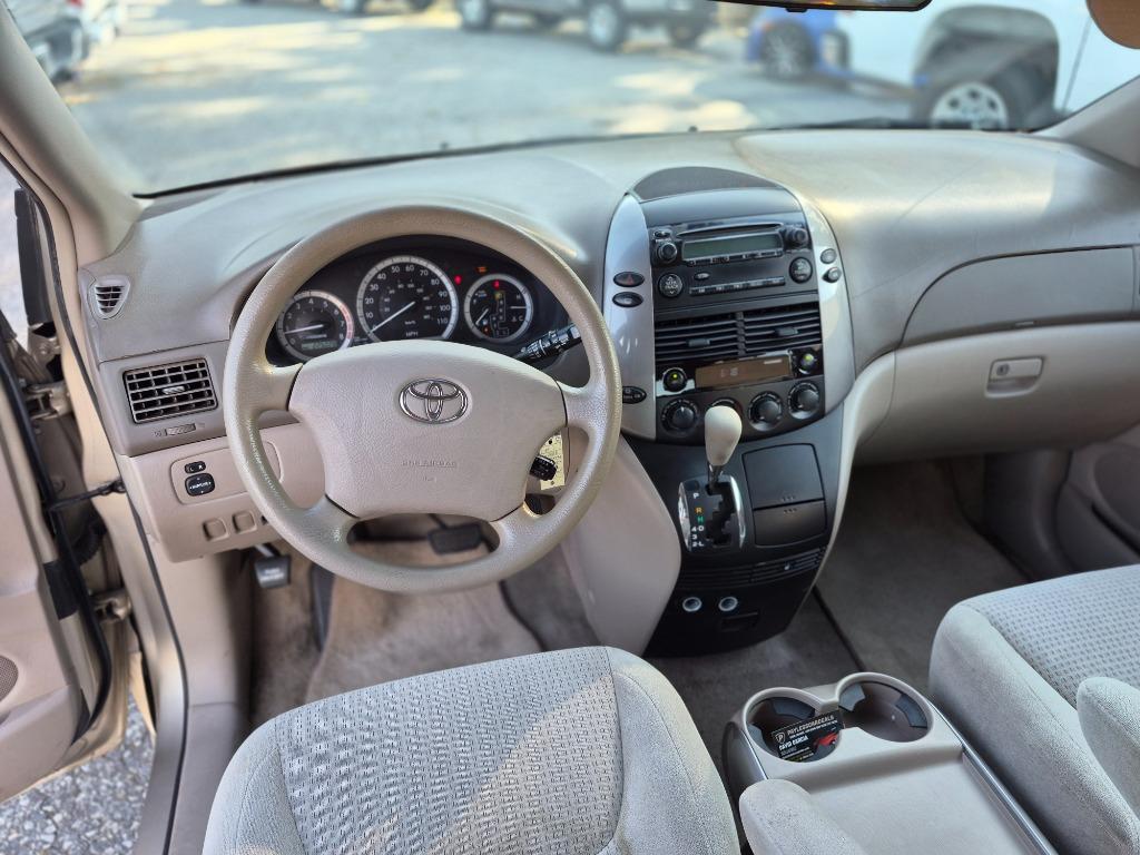 2006 Toyota Sienna - $5,600