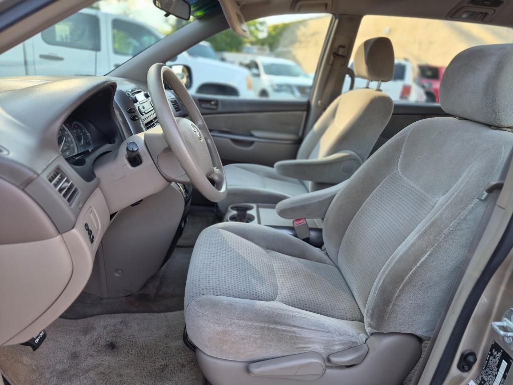 2006 Toyota Sienna - $5,600
