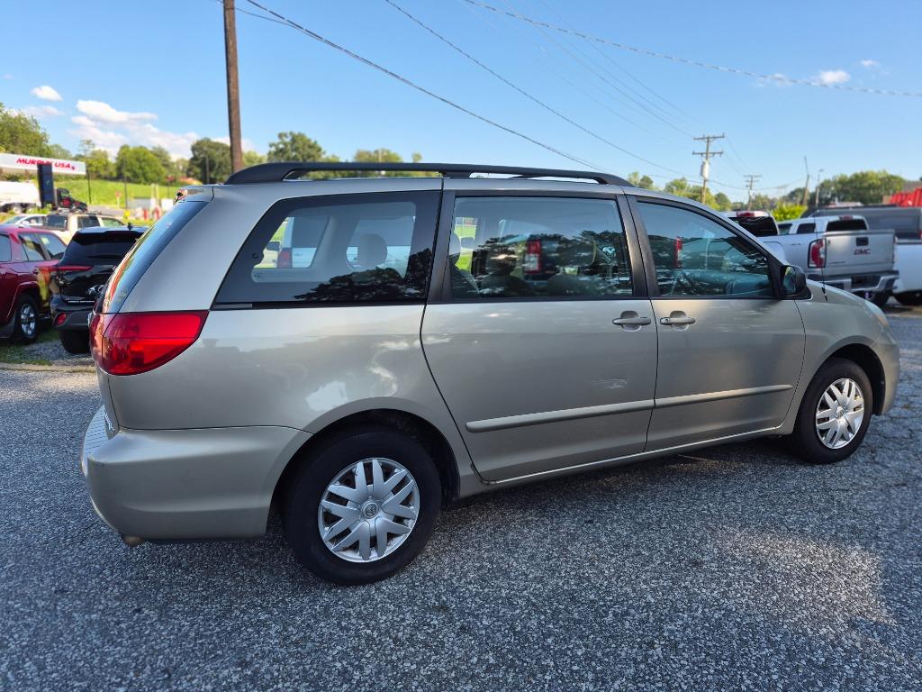 2006 Toyota Sienna - $5,600