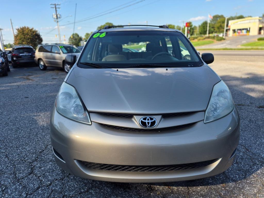 2006 Toyota Sienna - $5,600