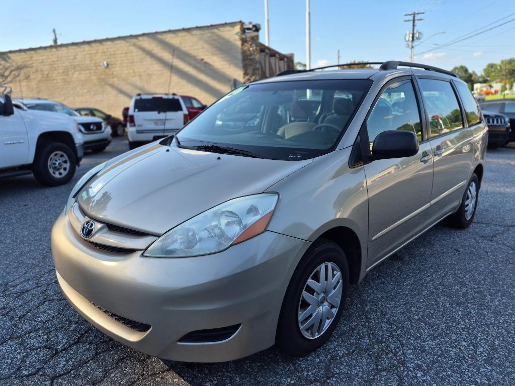 2006 Toyota Sienna - $5,600