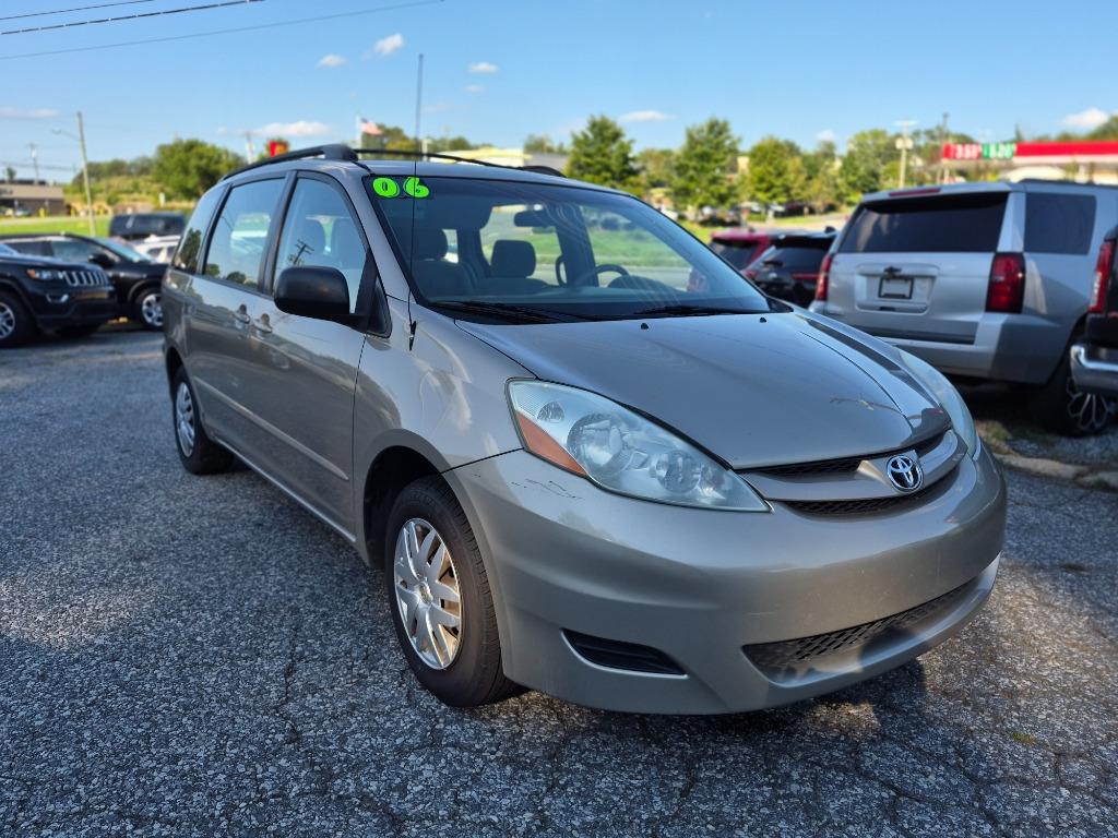 2006 Toyota Sienna - $5,600