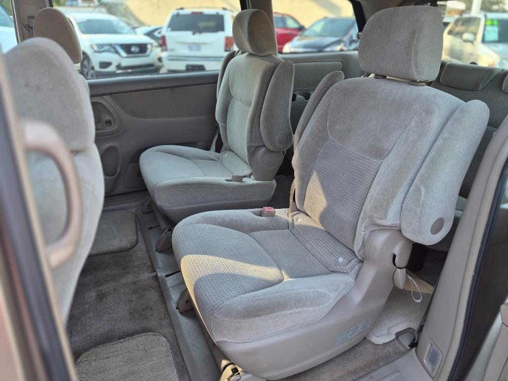 2006 Toyota Sienna - $5,600