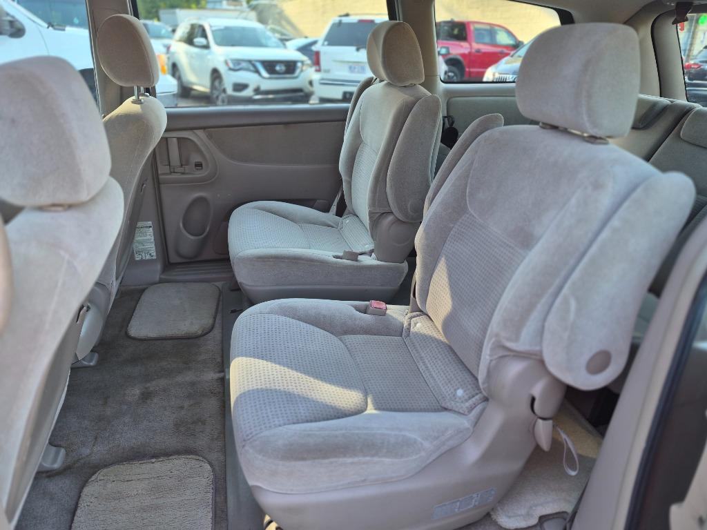 2006 Toyota Sienna - $5,600
