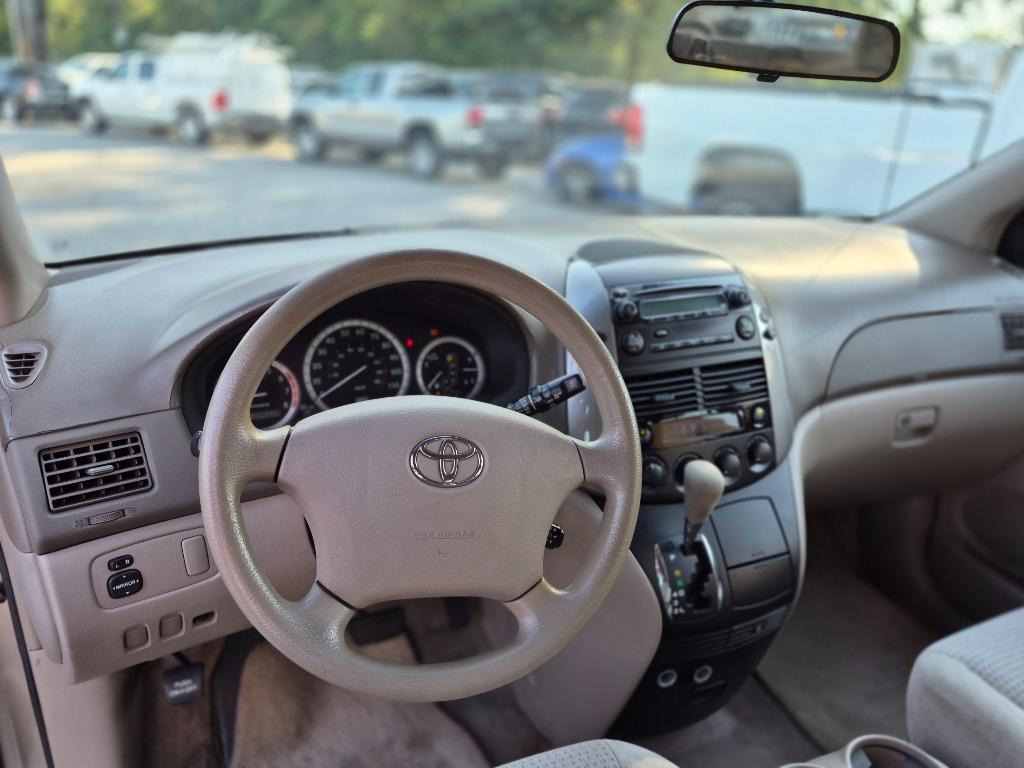 2006 Toyota Sienna - $5,600