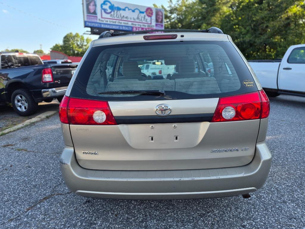 2006 Toyota Sienna - $5,600