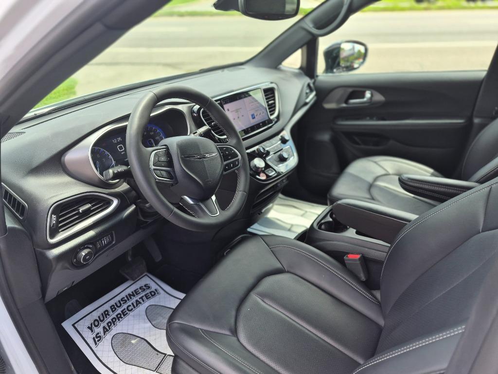 2025 Chrysler Pacifica - $24,300