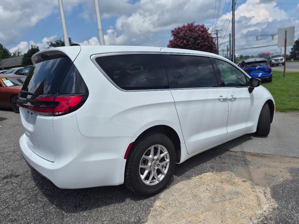 2025 Chrysler Pacifica - $24,300