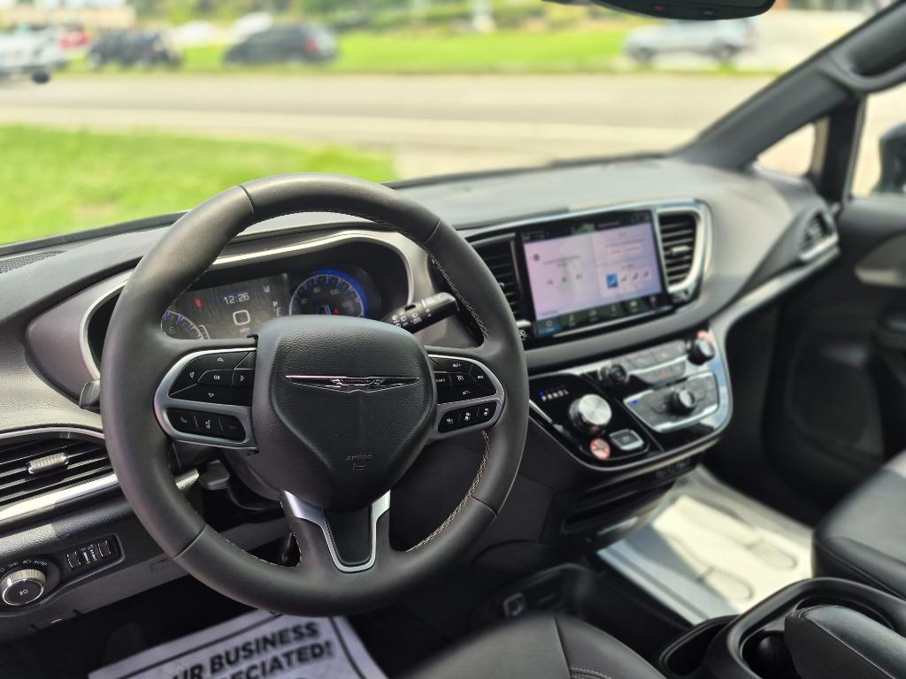 2025 Chrysler Pacifica - $24,300