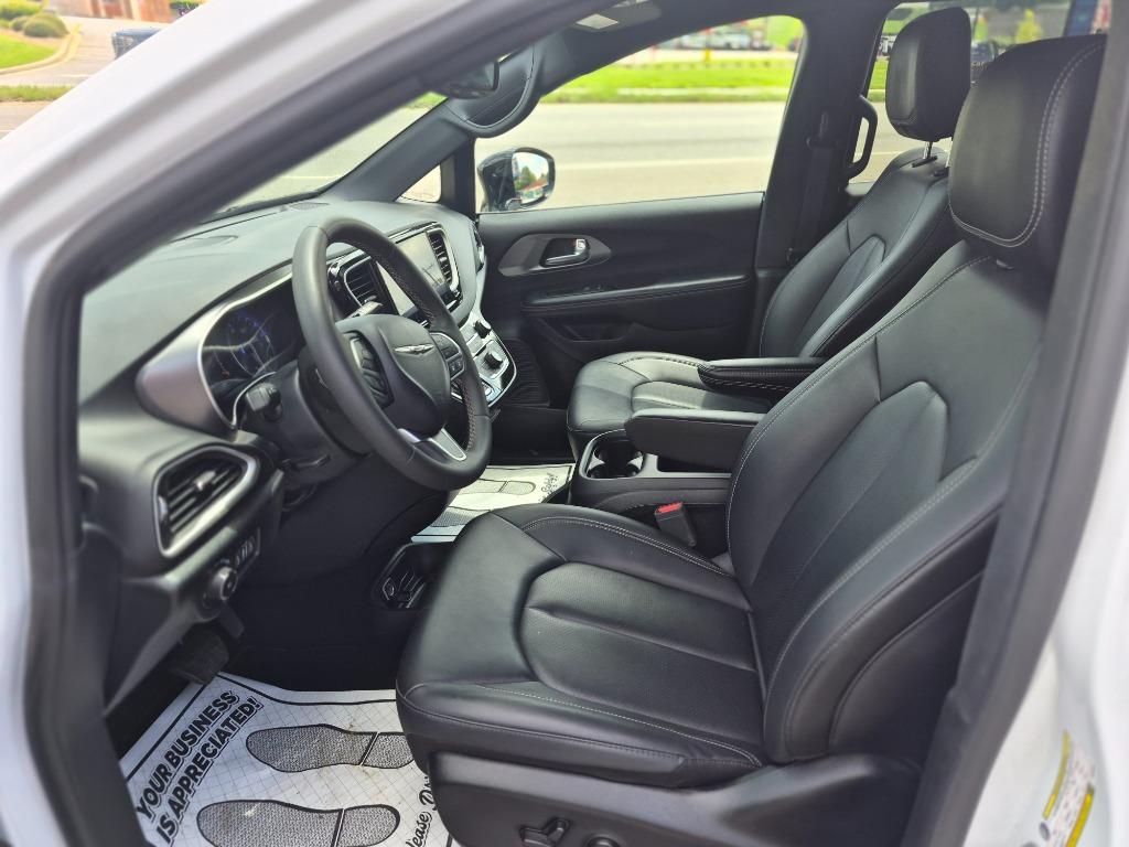 2025 Chrysler Pacifica - $24,300