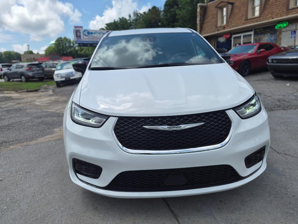 2025 Chrysler Pacifica - $24,300
