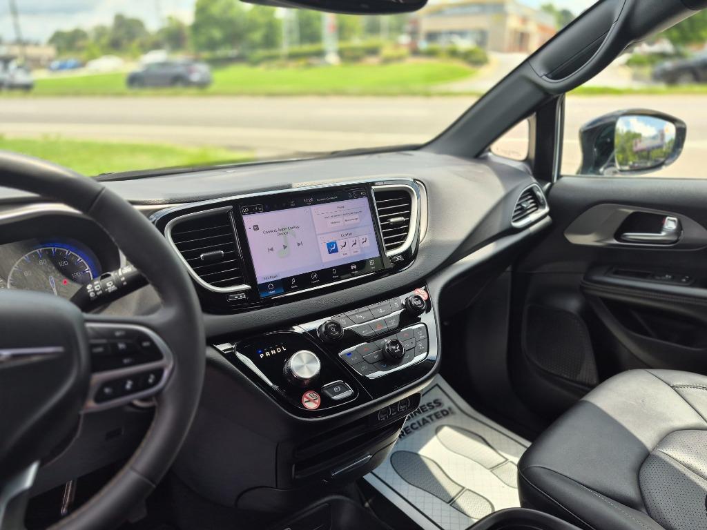 2025 Chrysler Pacifica - $24,300