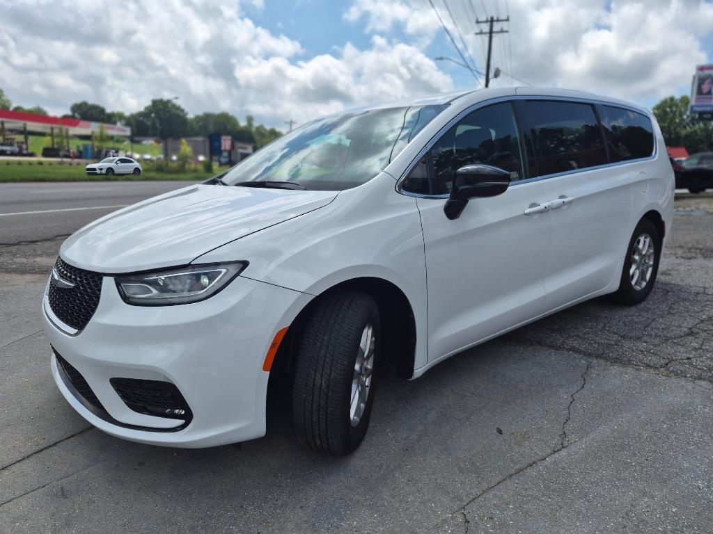 2025 Chrysler Pacifica - $24,300