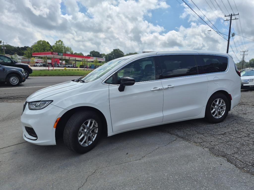 2025 Chrysler Pacifica - $24,300