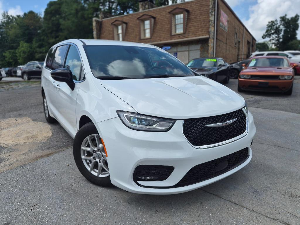 2025 Chrysler Pacifica - $24,300