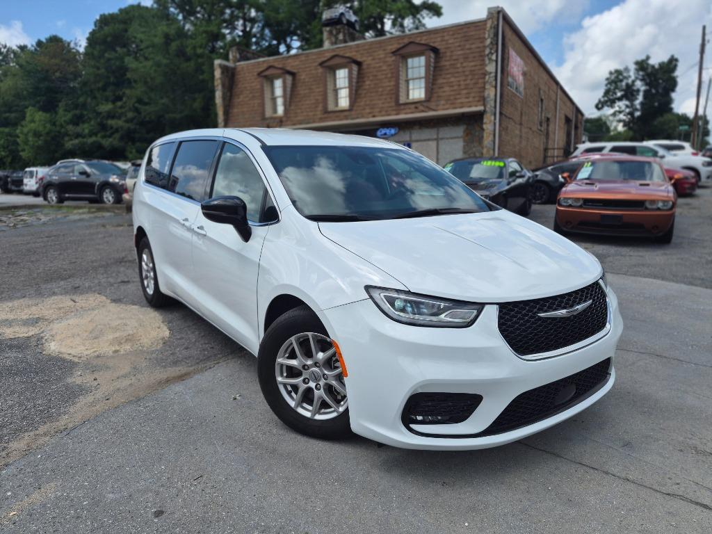 2025 Chrysler Pacifica - $24,300