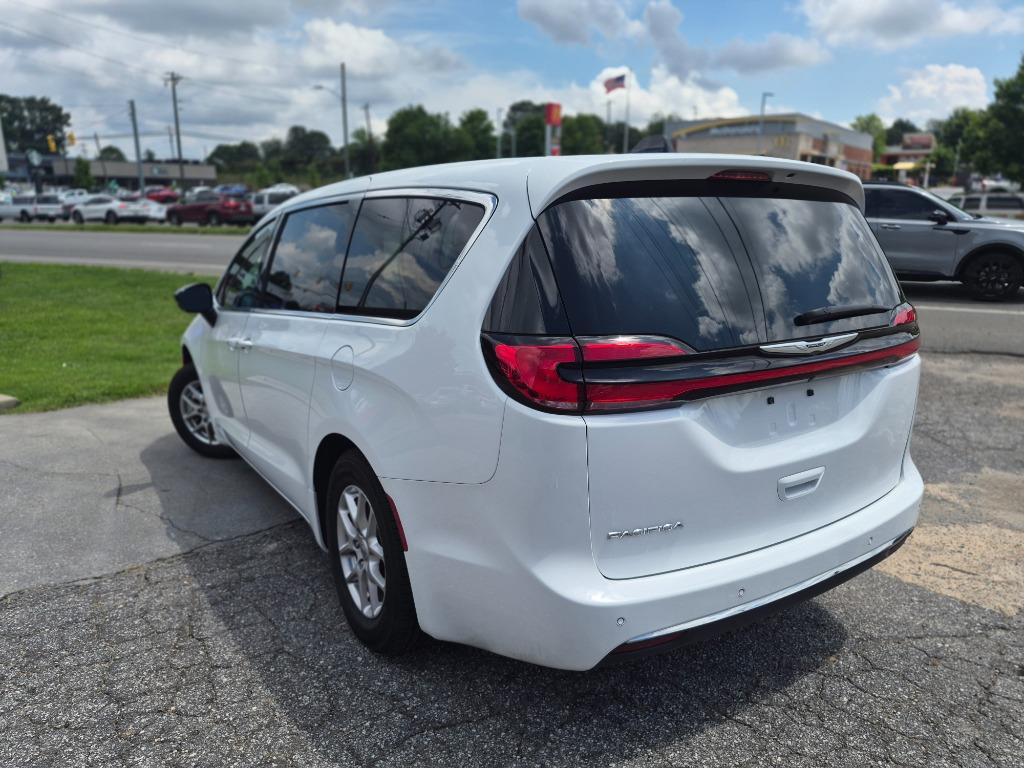 2025 Chrysler Pacifica - $24,300