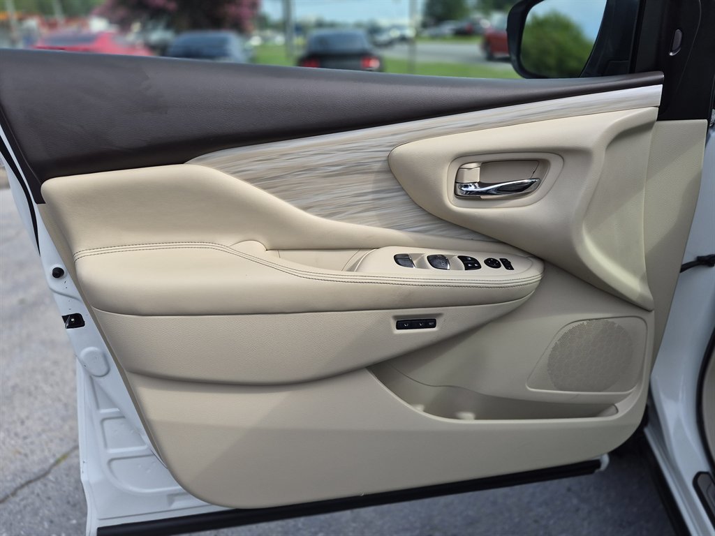 2016 Nissan Murano - $10,900