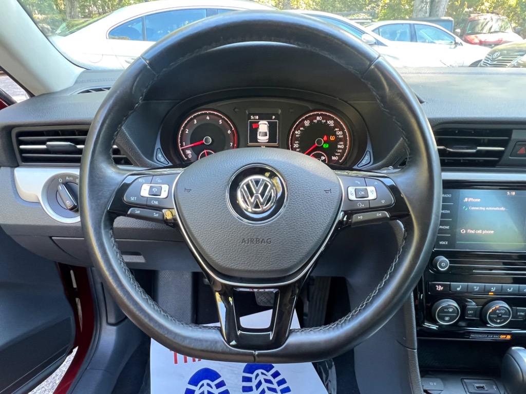 2020 Volkswagen Passat SE photo