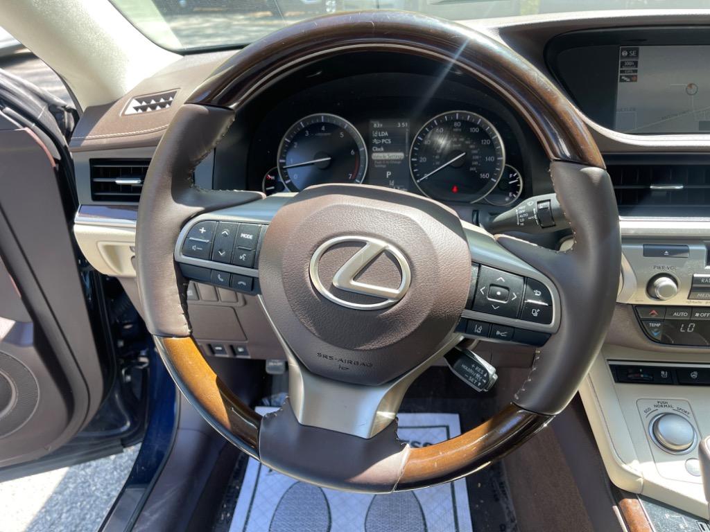 2017 Lexus ES 350 photo