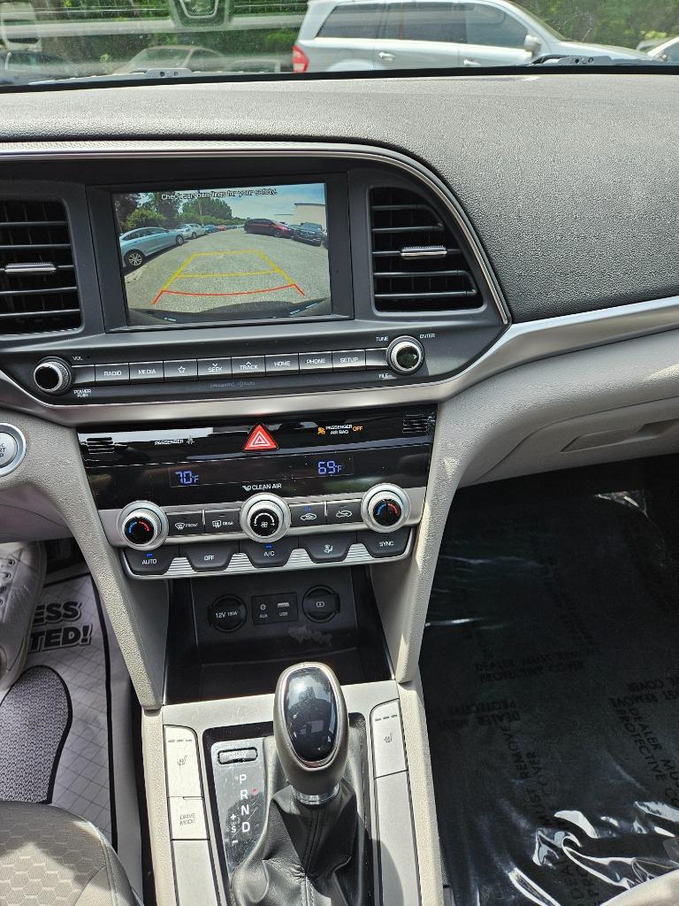 2020 Hyundai Elantra - $15,400
