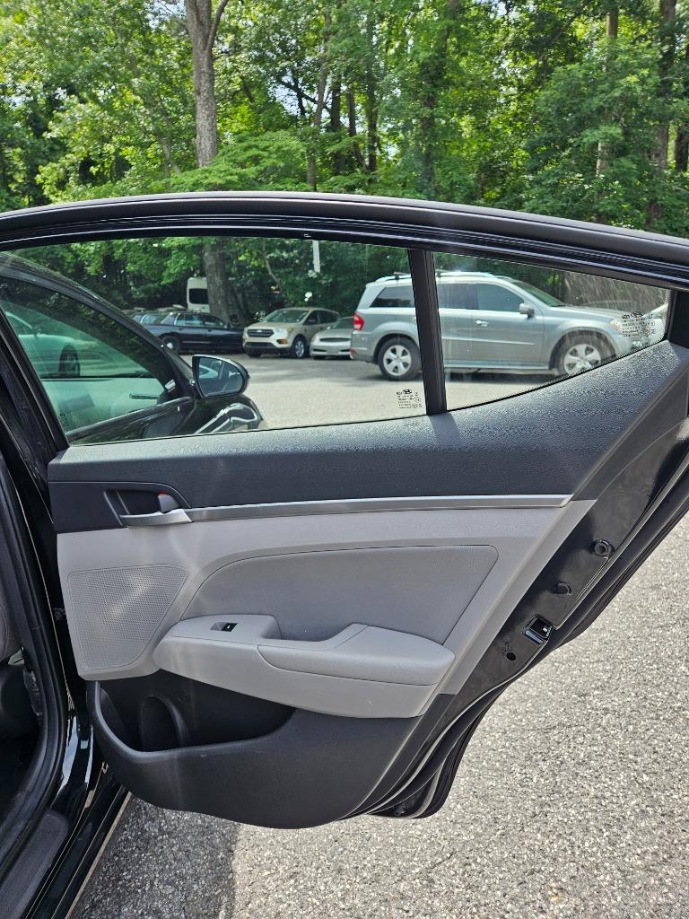 2020 Hyundai Elantra - $15,400
