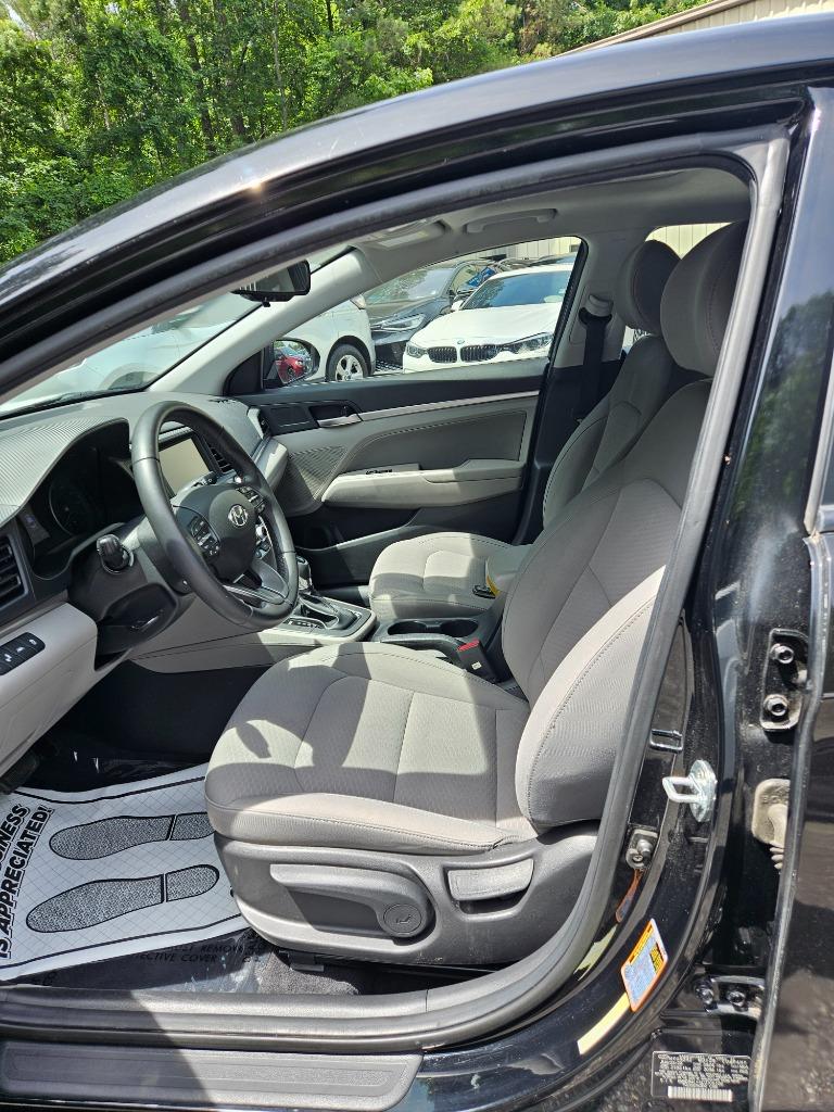 2020 Hyundai Elantra - $15,400