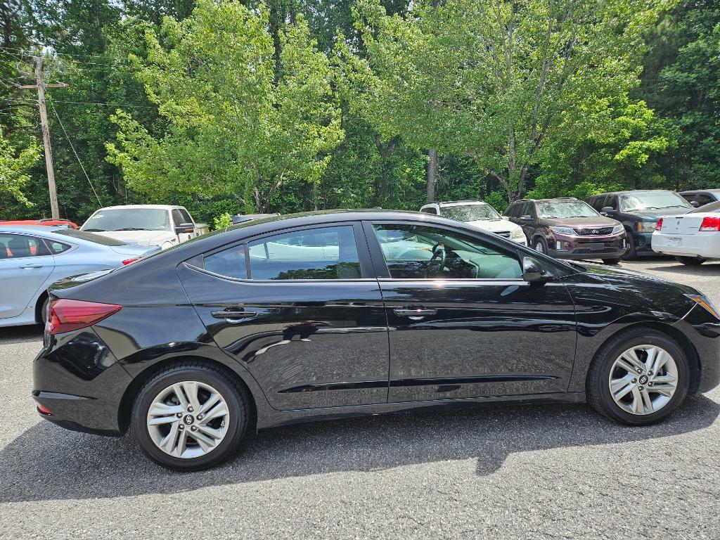 2020 Hyundai Elantra - $15,400