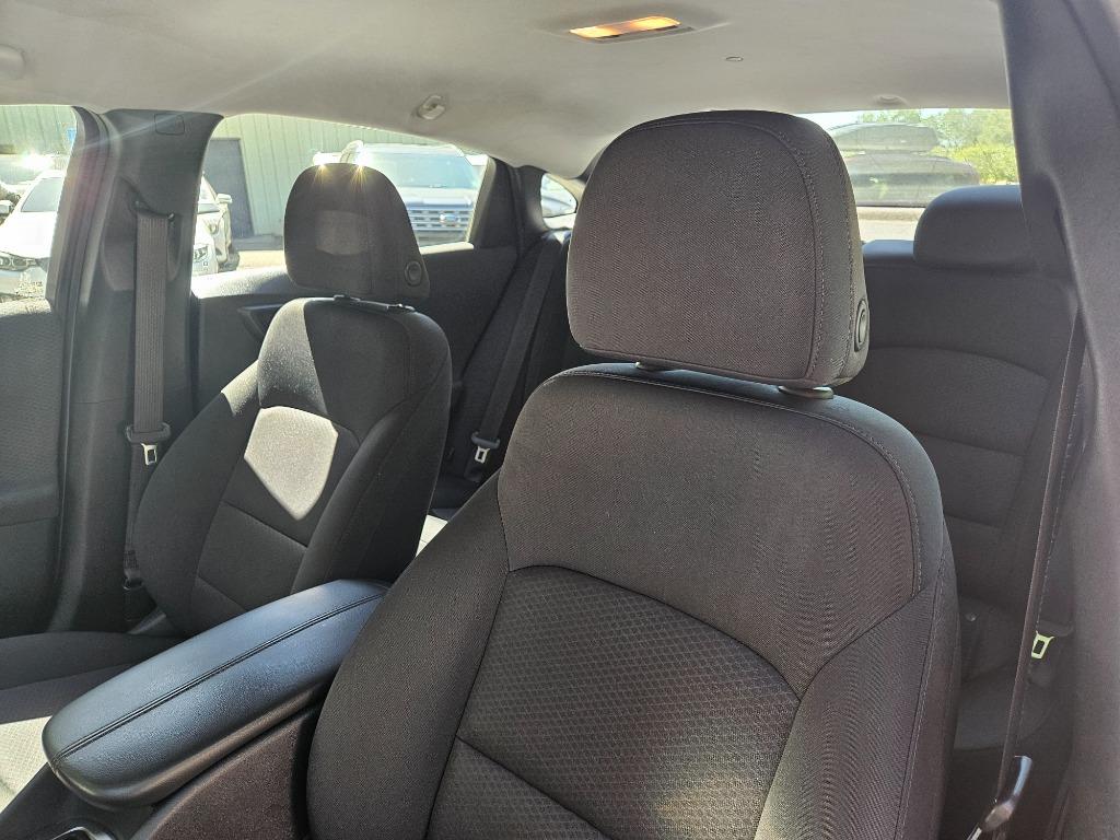 2018 Chevrolet Malibu - $13,900