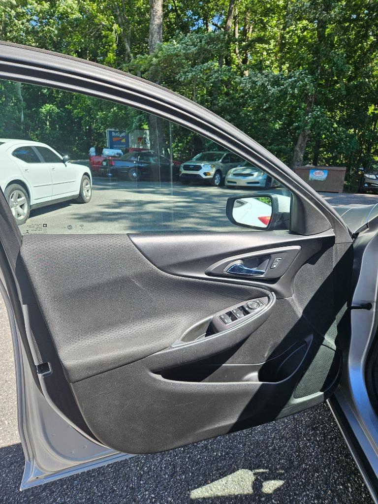 2018 Chevrolet Malibu - $13,900
