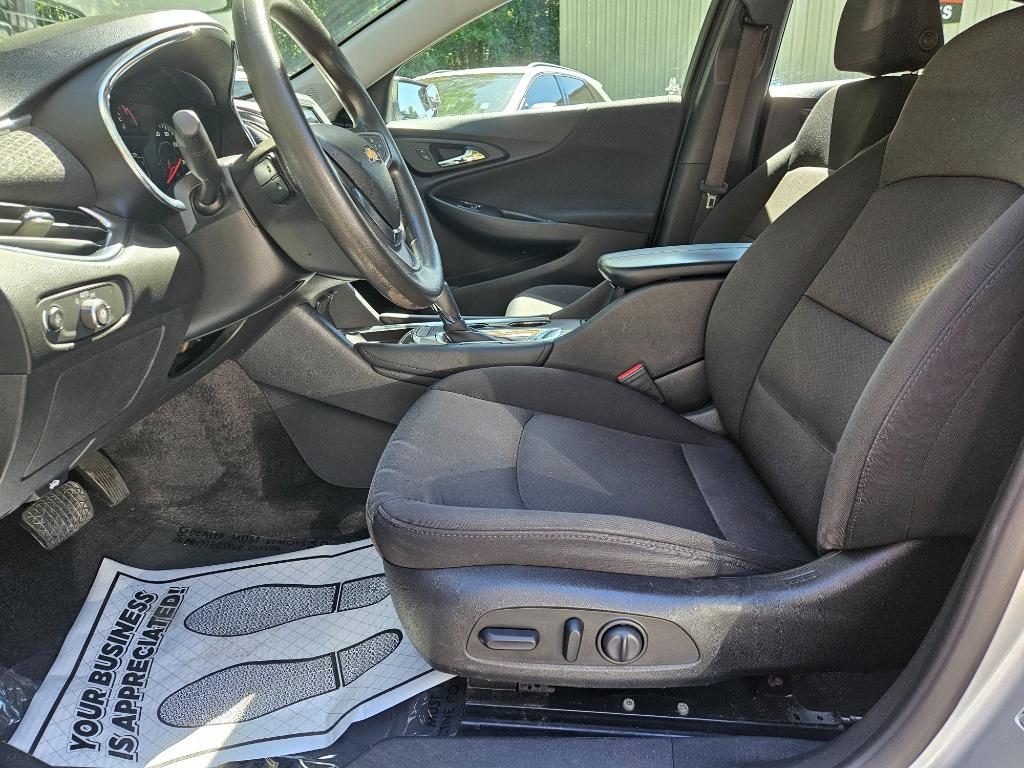 2018 Chevrolet Malibu - $13,900