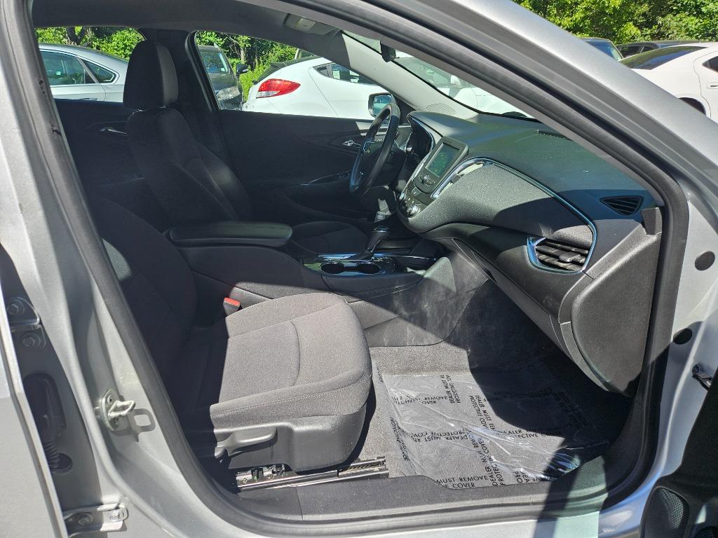 2018 Chevrolet Malibu - $13,900