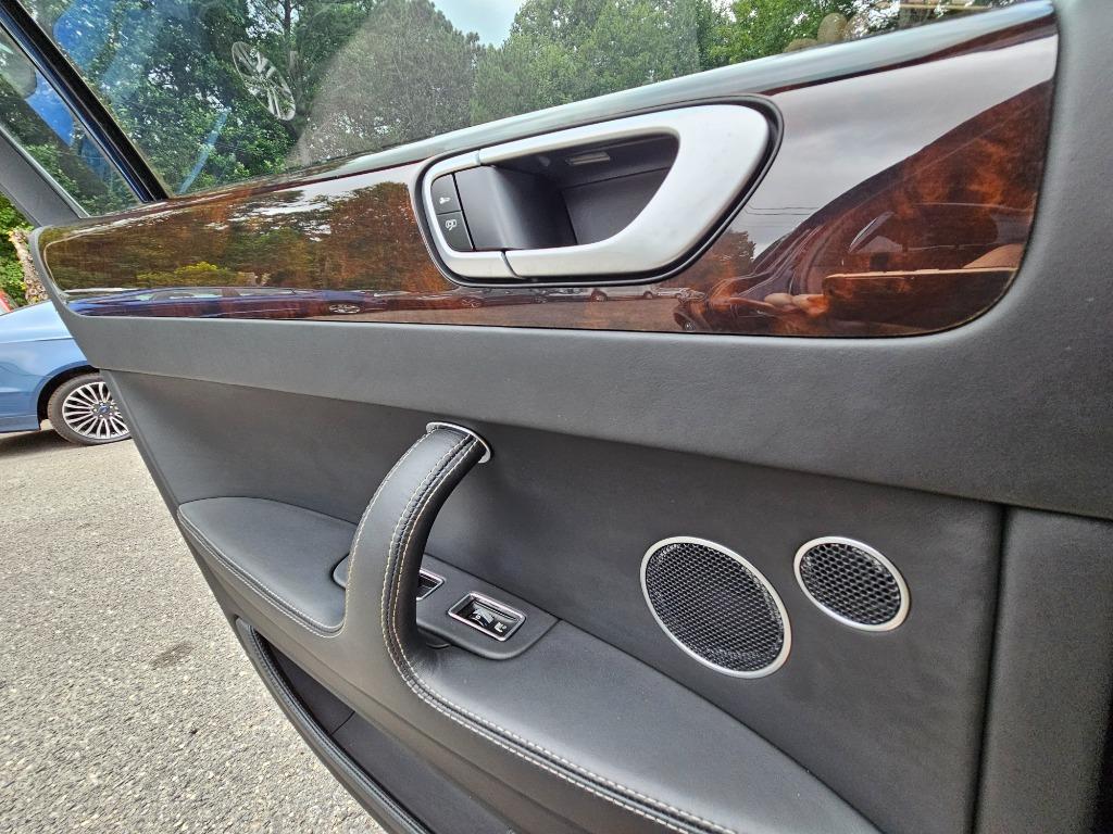 2009 Bentley MDX photo